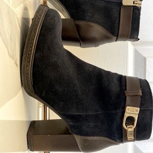 Tommy Hilfiger Navy Blue Suede Booties with Brown Contract trim and heel